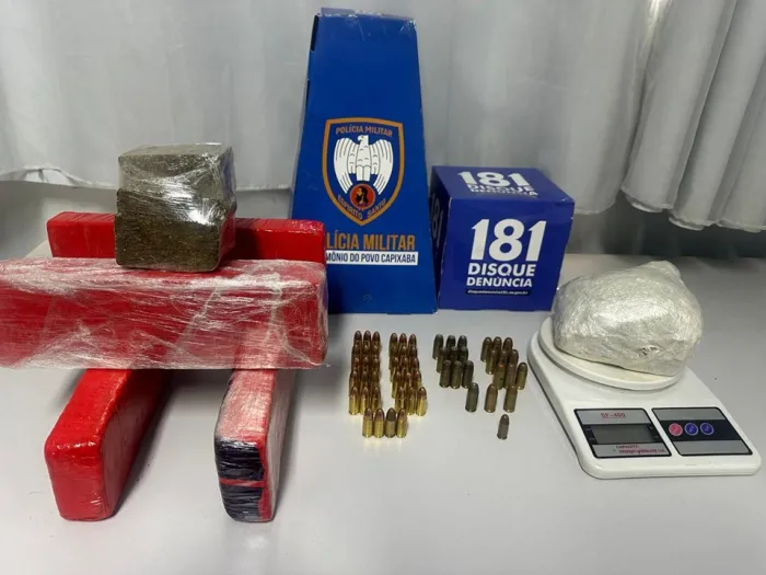 Equipe do 6º BPM aprende entorpecentes e munições no município de Serra