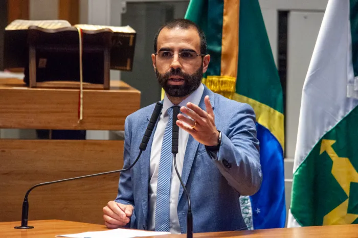 “Escolas do DF precisam de atenção urgente”, diz Thiago Manzoni