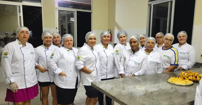Governo do Acre abre vagas para mulheres de Rio Branco e Cruzeiro do Sul em curso de salgadeira do Ieptec