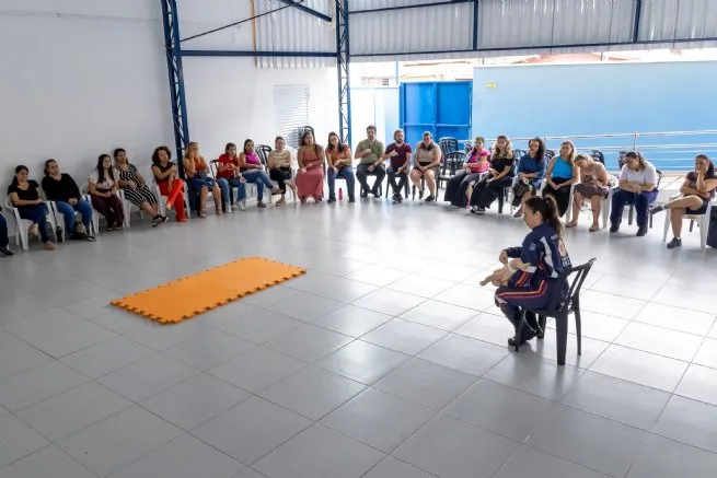 Equipes de creches na Topolândia participam de formação sobre primeiros socorros e prevenção de incêndios