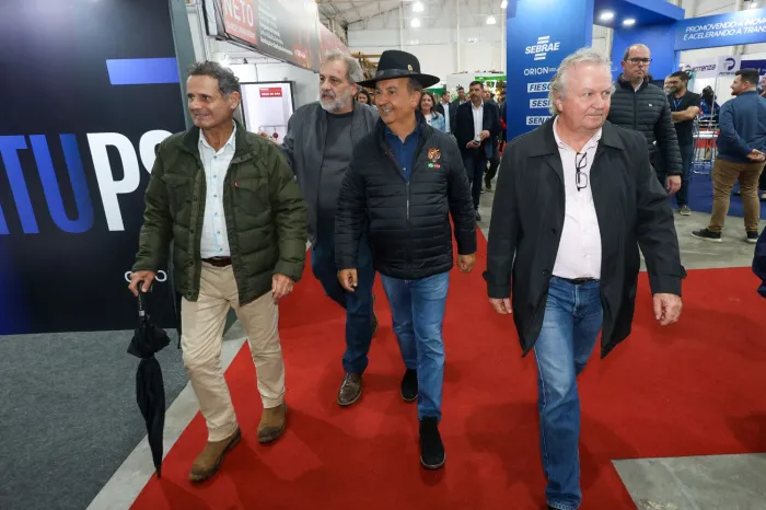 Expolages: Jorginho Mello prestigia exposição centenária na região Serrana