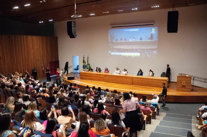 Autocuidado, autoestima e superação: CLDF realiza solenidade de conscientização do Outubro Rosa