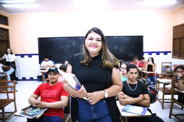 Transformando realidades, professora da Educação de Jovens e Adultos do Acre encontra na sala de aula a possibilidade de ser uma profissional extraordinária