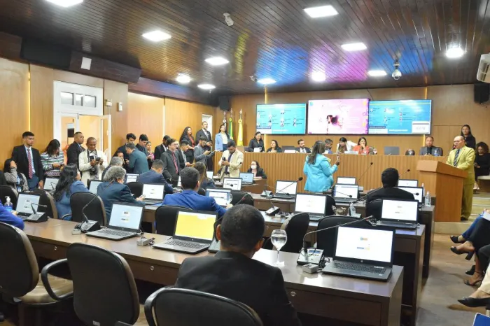 Câmara inicia semana com aprovação de sete proposições