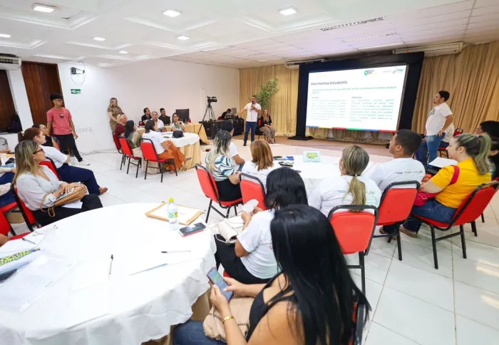 Técnicos da rede estadual de ensino passam por capacitação para implantação de Grêmios Estudantis 