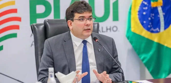 Governador Rafael Fonteles anuncia concurso com 4 mil vagas de professores em 2025