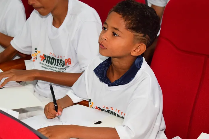 Oficina pedagógica sobre uso das tecnologias dá continuidade ao +ProteçãoPB e reúne crianças e adolescentes em João Pessoa