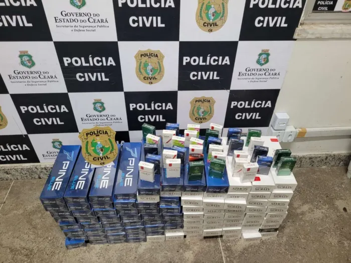 PCCE prende duas pessoas em posse de drogas e de armas de fogo e apreende 980 maços de cigarro em Fortaleza