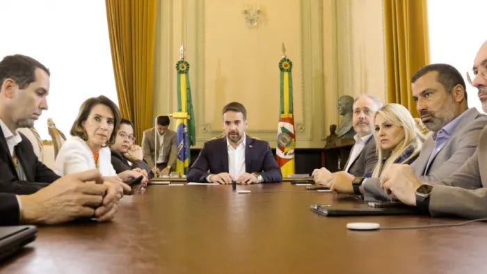 Em reunião nesta terça (15), Leite e secretários de Estado debateram valorização do professor -Foto: Vitor Rosa/Secom