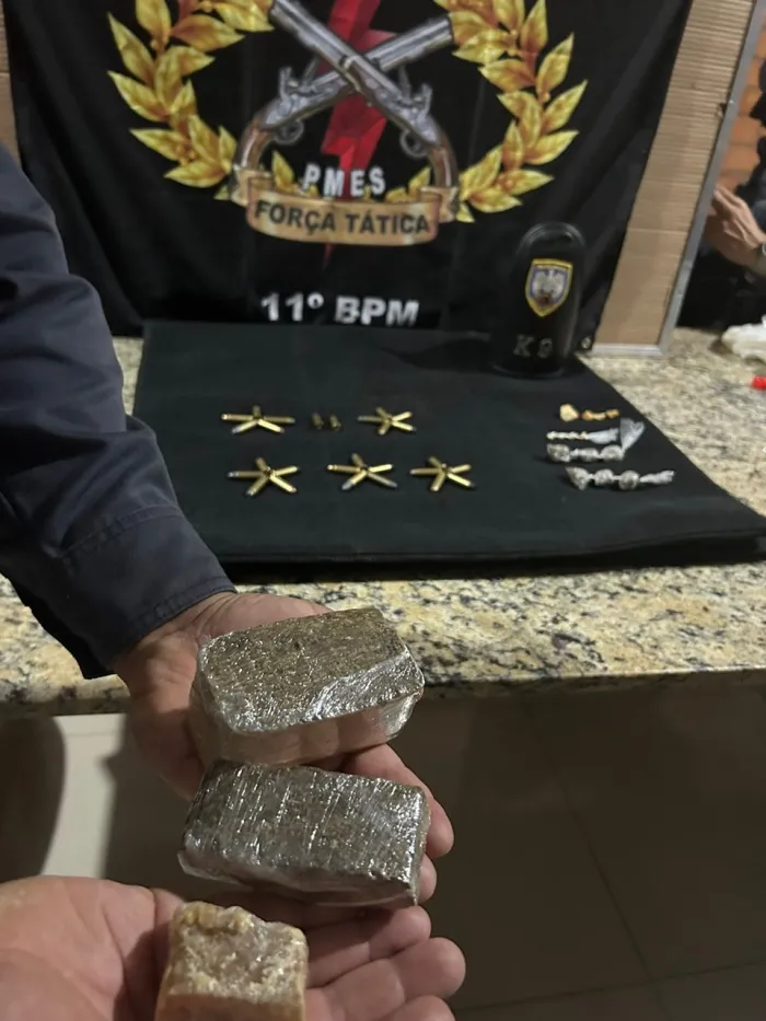 Força Tática e K9 realizam apreensões de drogas e munições em Barra de São Francisco