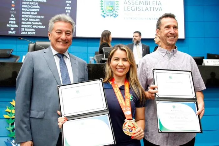 Roberto Hashioka entregou hoje moção de congratulação à atleta que foi primeiro lugar no Kungfu no Panamericano 2024 