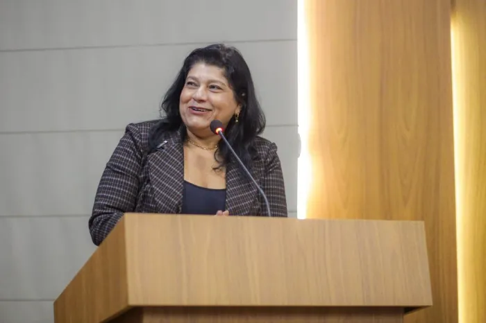 Karla Sarney faz requerimento pedindo melhorias na iluminação pública do bairro Calhau