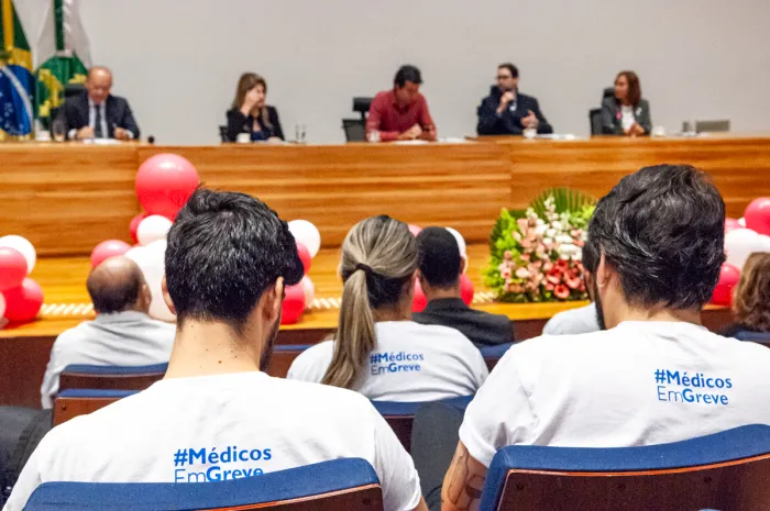 Dia do Médico é celebrado na Câmara Legislativa