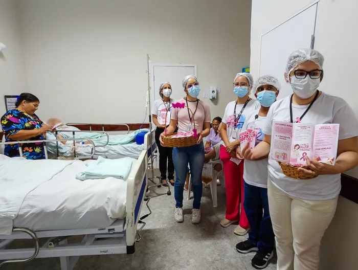 Hospital Edson Ramalho realiza ações do Outubro Rosa para pacientes, acompanhantes e colaboradoras