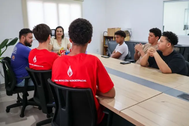 Alunos de São Sebastião conquistam troféus em competições de foguetes