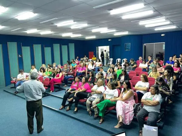 PGE-CE e Issec abordam câncer de mama e prevenção de doenças crônicas