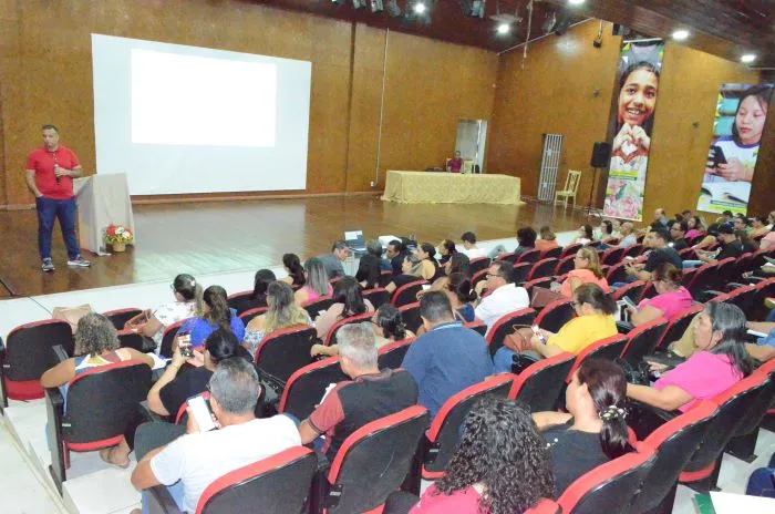Educação realiza oficina sobre gerenciamento de recursos humanos volta aos gestores escolares