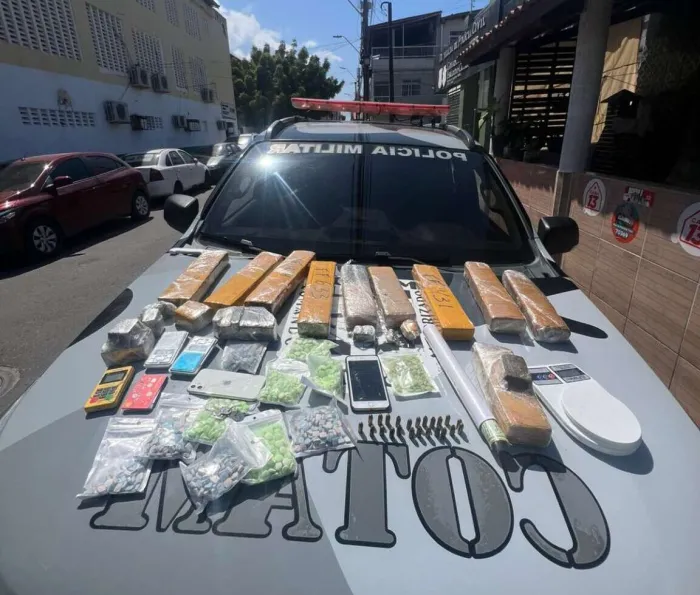 PMCE prende casal e apreende 11 tabletes de maconha e 988 unidades de ecstasy no Pirambu