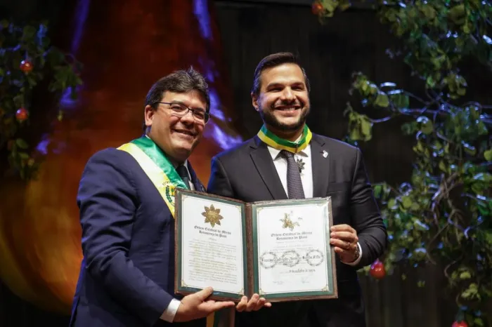 Secretário Washington Bandeira é agraciado com medalha do Mérito Renascença e destaca avanços da educação no Piauí