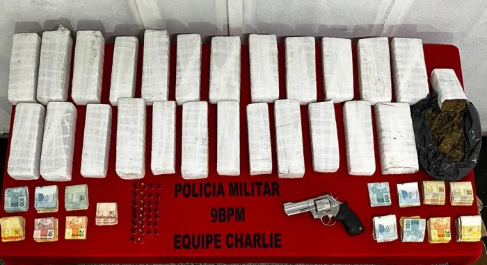 Policiais do 9º Batalhão apreendem mais de 20 quilos de maconha, arma e munições em Cachoeiro