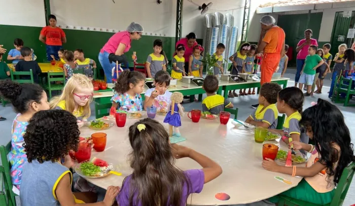 Semed: Dia da Alimentação Escolar no NEI Rafael Fernandes mostra autonomia das crianças na escolha da refeição