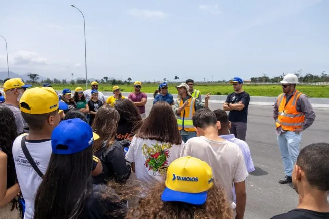 Alunos do Parlamento Jovem visitam obras do Contorno Sul em São Sebastião