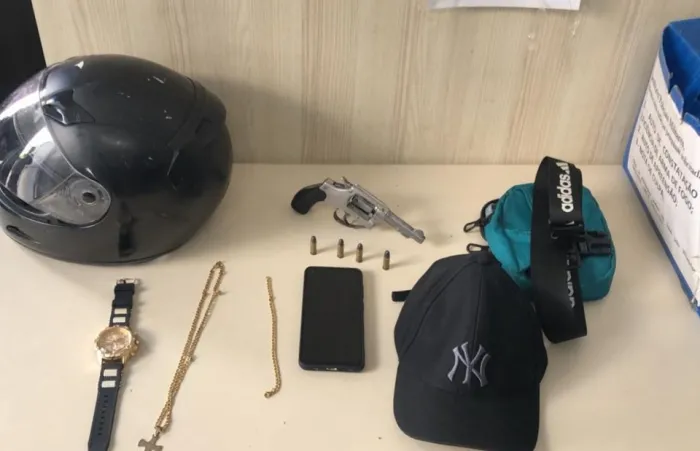 Militares do 4º Batalhão realizam prisão e apreensão de arma em Vila Velha