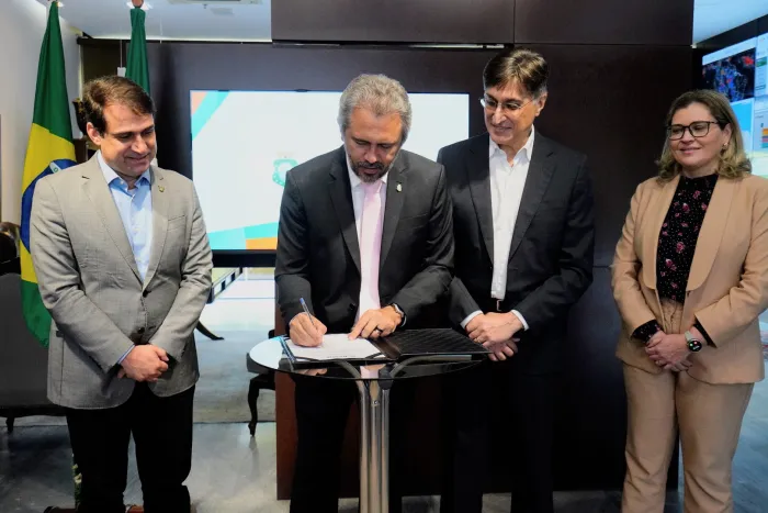 Com investimento de R$ 106 milhões, Governo assina aviso de licitação para obra de ampliação do Terminal de Múltiplas Utilidades do Porto do Pecém