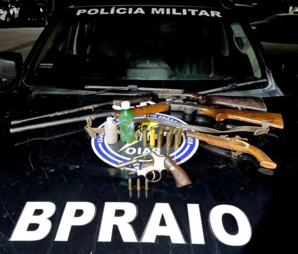 Homem é preso pela PMCE em posse de quatro armas de fogo no município de Monsenhor Tabosa