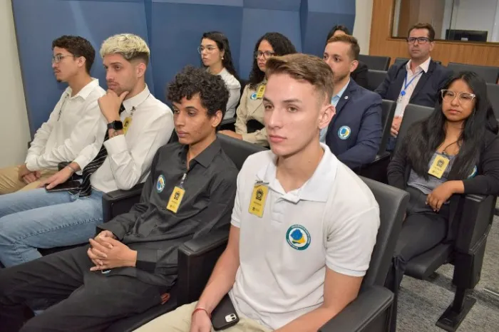 Os acadêmicos de Direito assistiram uma reunião da reunião da Comissão de Constituição, Justiça e Redação