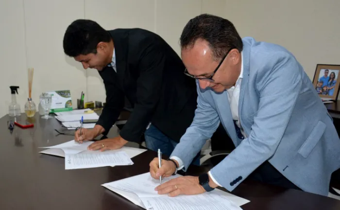 Governo do Tocantins assina acordo com o Governo Federal e leva energia elétrica para zona rural do Estado