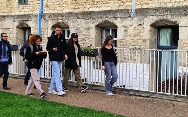 Estudantes e professores de São Sebastião participam de caça ao tesouro em Oxford