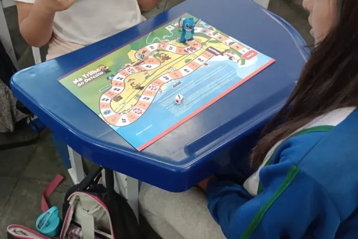 PG utiliza jogo de tabuleiro para conscientizar alunos sobre riscos de desastres naturais