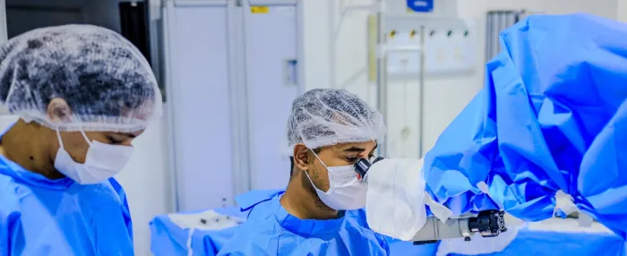 - Cirurgia oftalmológica (Foto: Divulgação)