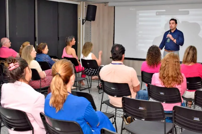 Dr. Henrique Brito foi o mediador das palestras alusivas ao Outubro Rosa 