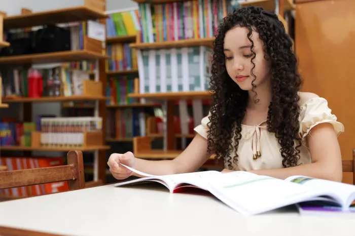 Estudante de escola pública do Acre conquista bolsa integral para cursar medicina na PUC-PR: ‘Chorei de alegria’