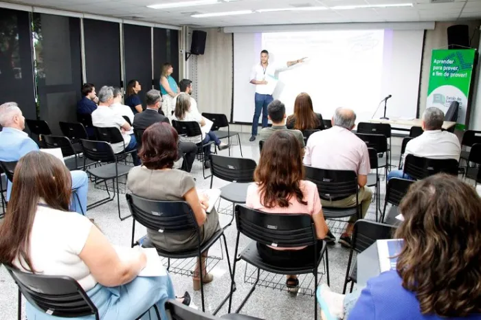 O servidor Tiago Santos Silva, membro da CAD, apresentou a metodologia a ser adotada na avaliação de desempenho