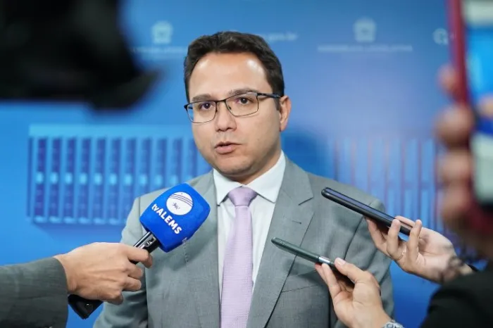 Deputado Pedrossian Neto.