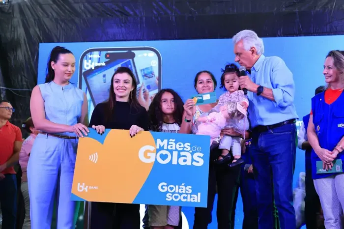 Bairro da região Oeste recebe estrutura com serviços gratuitos do Estado. Atendimento segue até às 17 horas