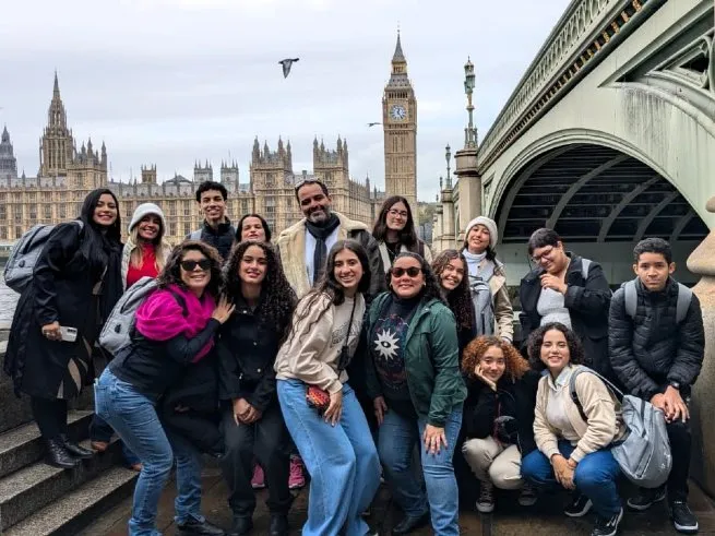 Intercambistas exploram Londres e vivenciam atividades culturais e educativas na Inglaterra