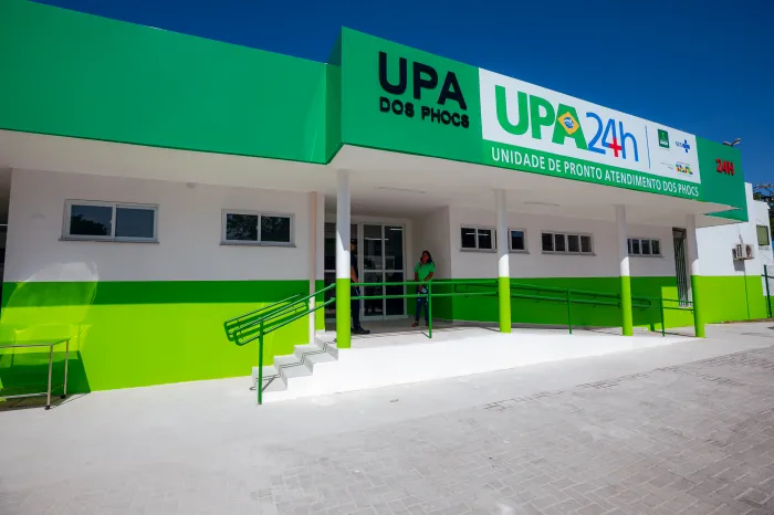 Prefeito Elinaldo entrega a UPA dos Phocs à população