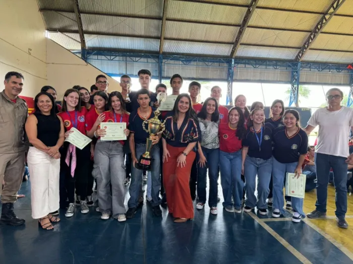 Escola Cívico-Militar de Costa Rica promove alunos Top 10 no 3º bimestre; turma...