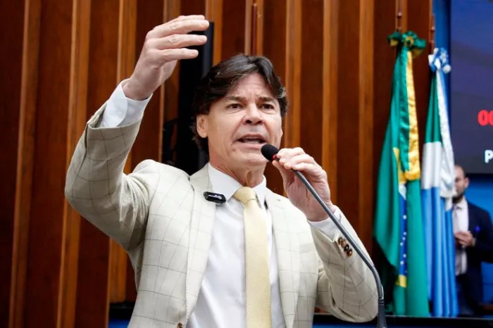 Deputado Paulo Duarte, por meio do MPF, exige que Ag~encia nacional de Telecomunicações tome medidas necessárias para que o serviço de internet tenha qualidade.