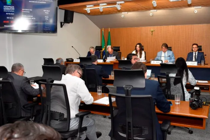 A reunião da CCJR acontece semanalmente no Plenarinho Deputado Nelito Câmara 