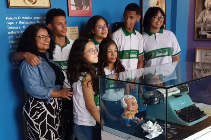 Estudantes da Escola Municipal Anísio Teixeira participam da Flipelô 2024