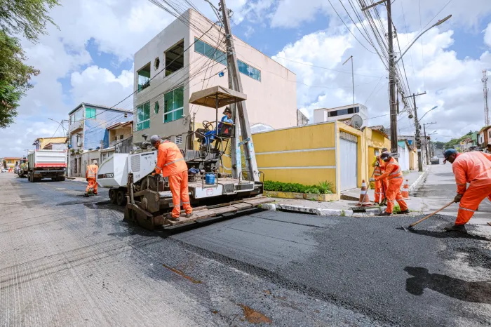 Recapeamento asfáltico na Rua Piaçaveira valoriza comércio local e áreas de lazer do entorno