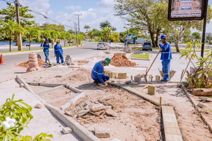 Seguem em andamento as obras de requalificação na localidade de Guarajuba