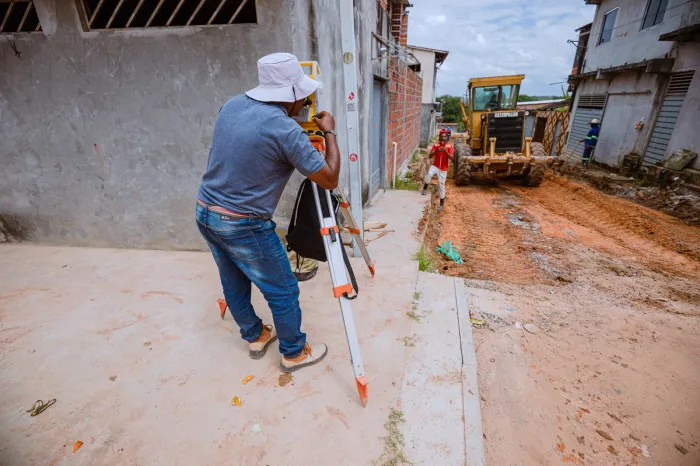 Obras de pavimentação no Parque Verde II avançam com instalação de meio-fio