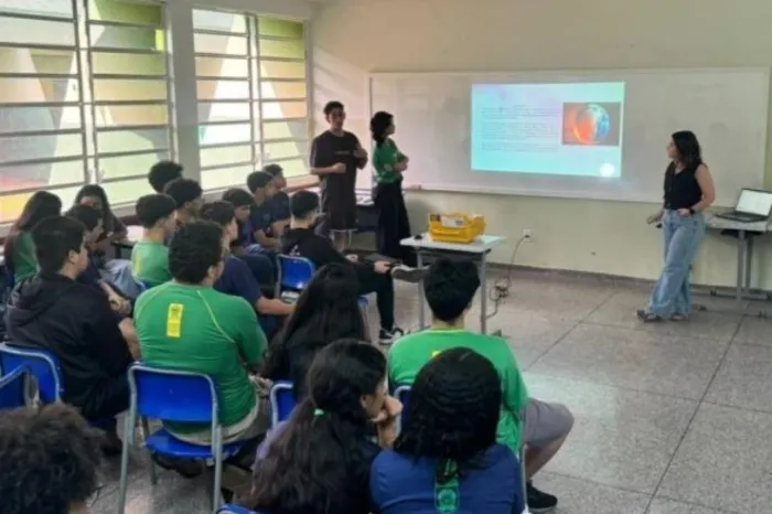 Zé Teixeira destaca projeto inovador de escola douradense