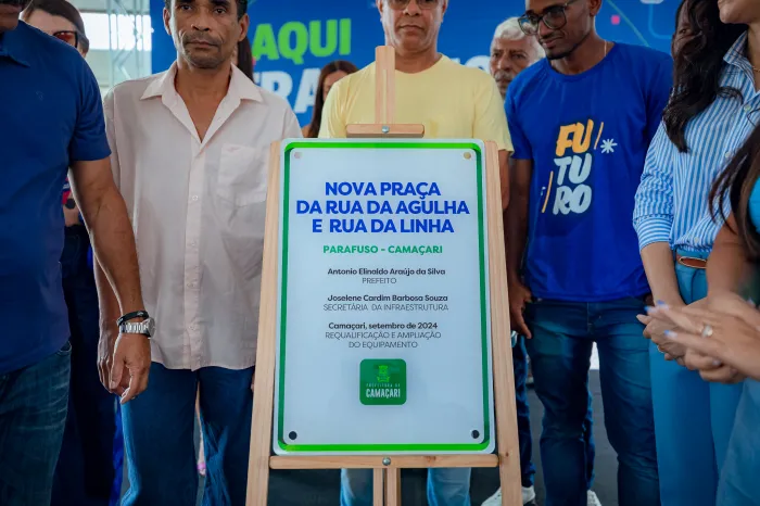Prefeito Elinaldo entrega Praça de Parafuso totalmente requalificada à comunidade